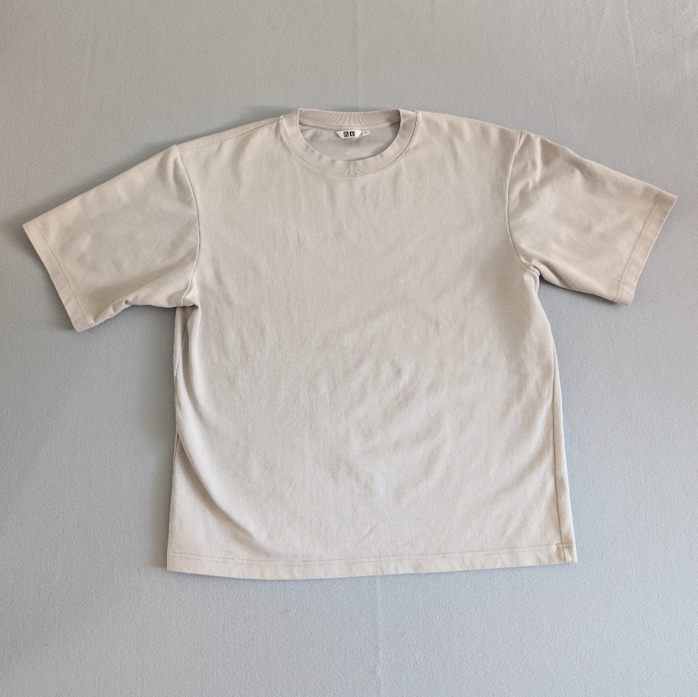 Uniqlo Short Sleeve Crew Neck T‑Shirt in Light Beige